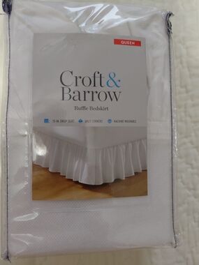 croft & barrow White Ruffle Bedskirt - Queen NWT